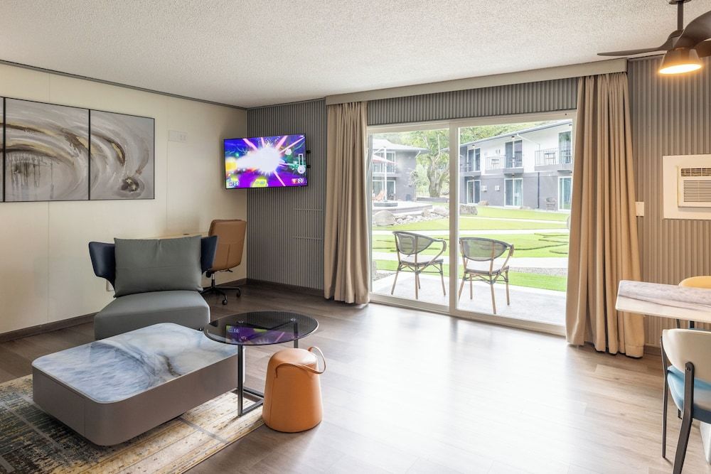 Interurban Suites Hotel Suite 7