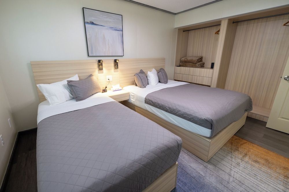 Interurban Suites Hotel Suite 2