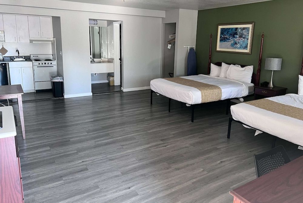 Room, 2 Queen Beds, Accessible, Non Smoking (Mobility/Hearing/Roll-In Shower)