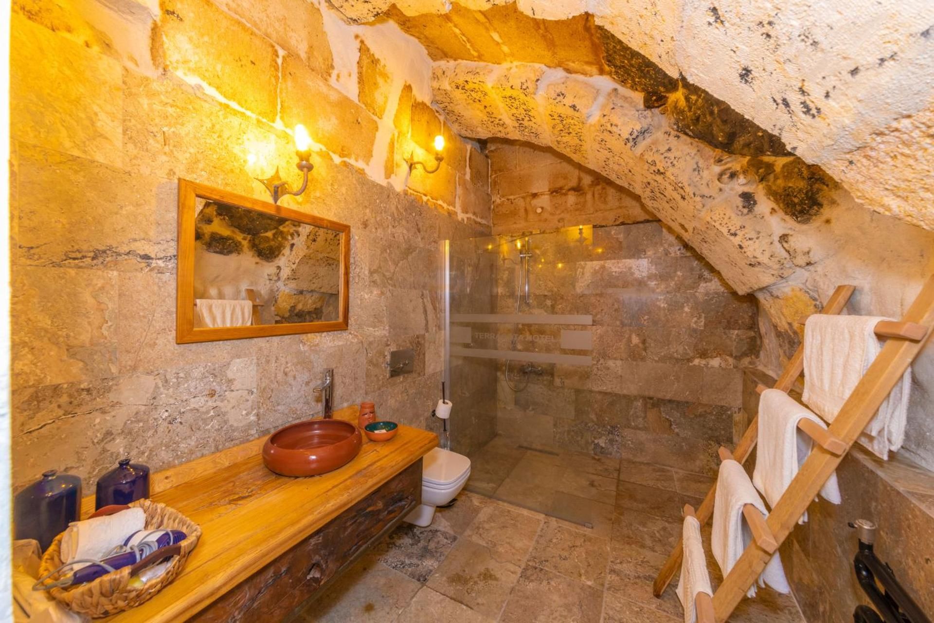 Terracota Hotel Deluxe Double Room 11