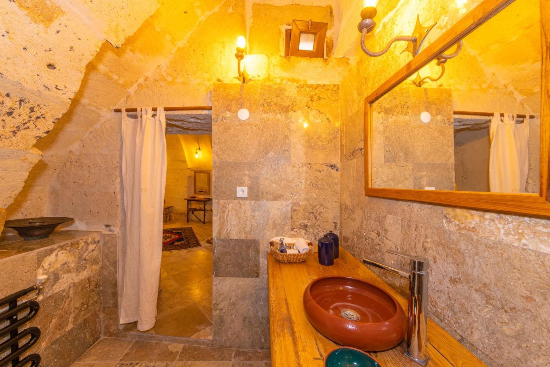 Terracota Hotel Deluxe Double Room 5