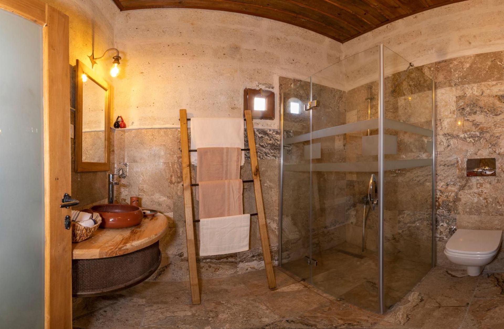 Terracota Hotel Deluxe Double Room 9