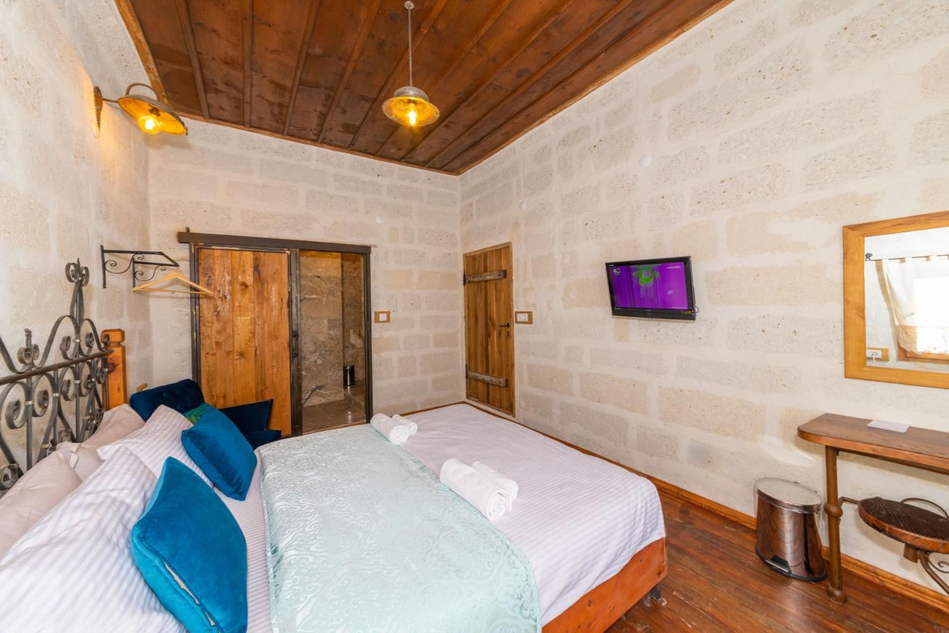 Terracota Hotel Deluxe Room 13