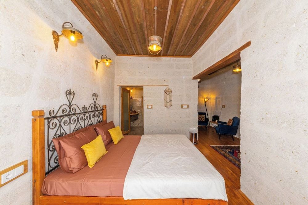 Terracota Hotel Deluxe Room 4