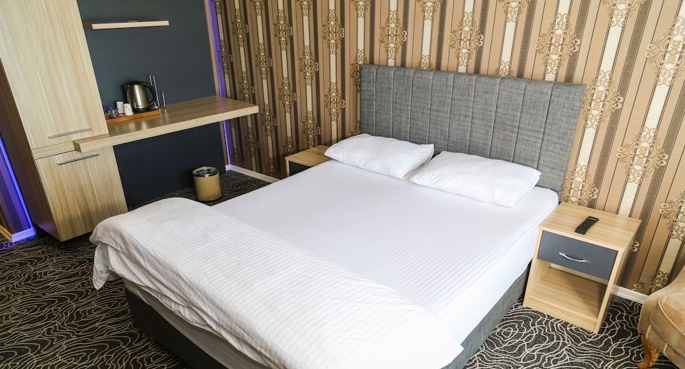 undefined Ercin Suite 8