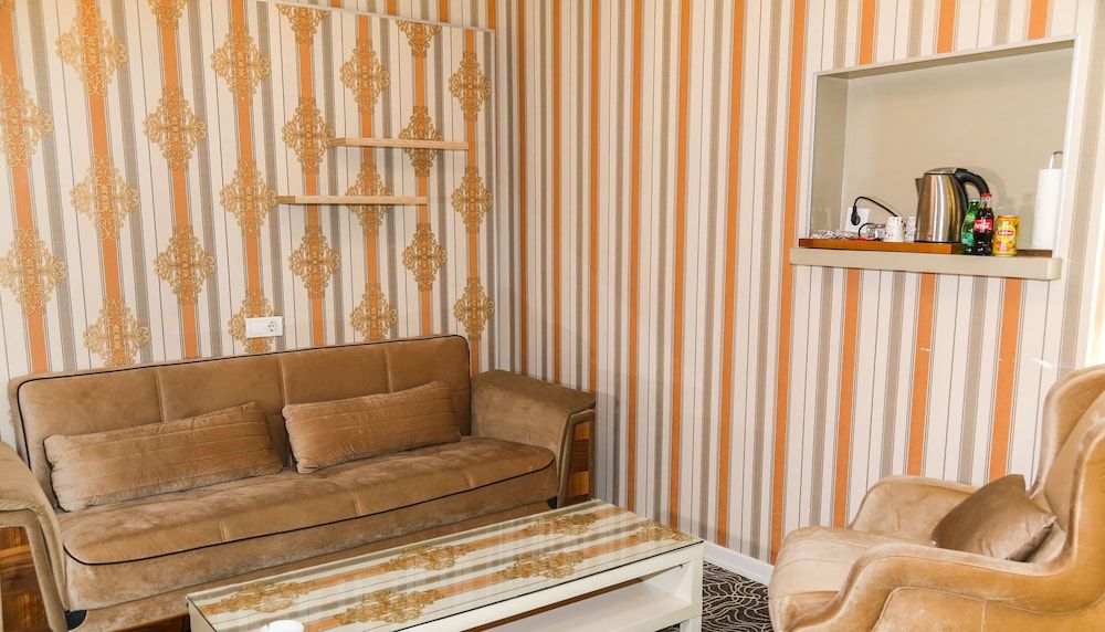 undefined Ercin Suite 4