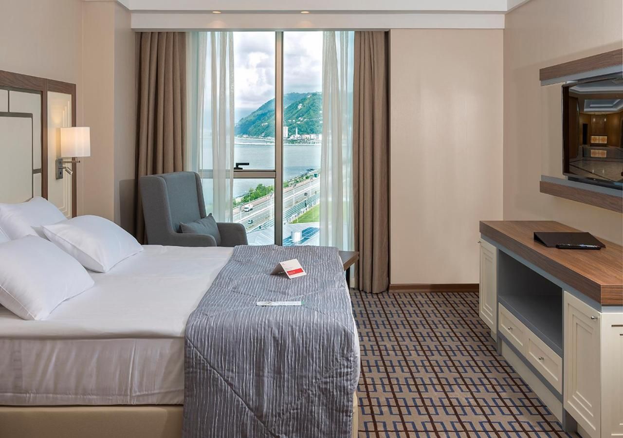 1 Double Bed, 2 Twin Beds, Family Suite