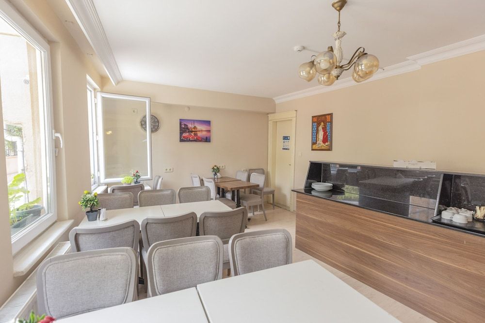 undefined De Marêe 2