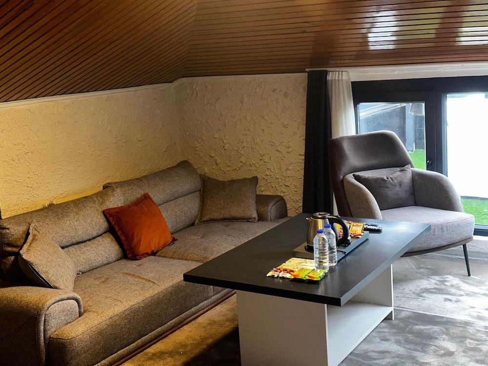 Mavilla Hotel Deluxe Room 13