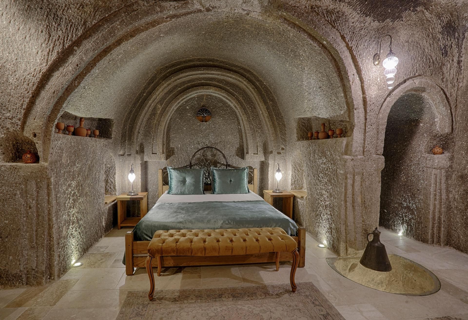 Honeymoon Cave Suite Room