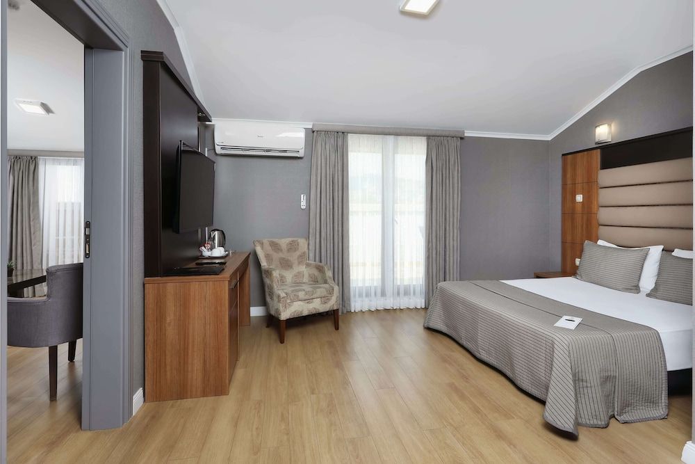 New Balturk Hotel Izmit Family Suite, Jetted Tub 2