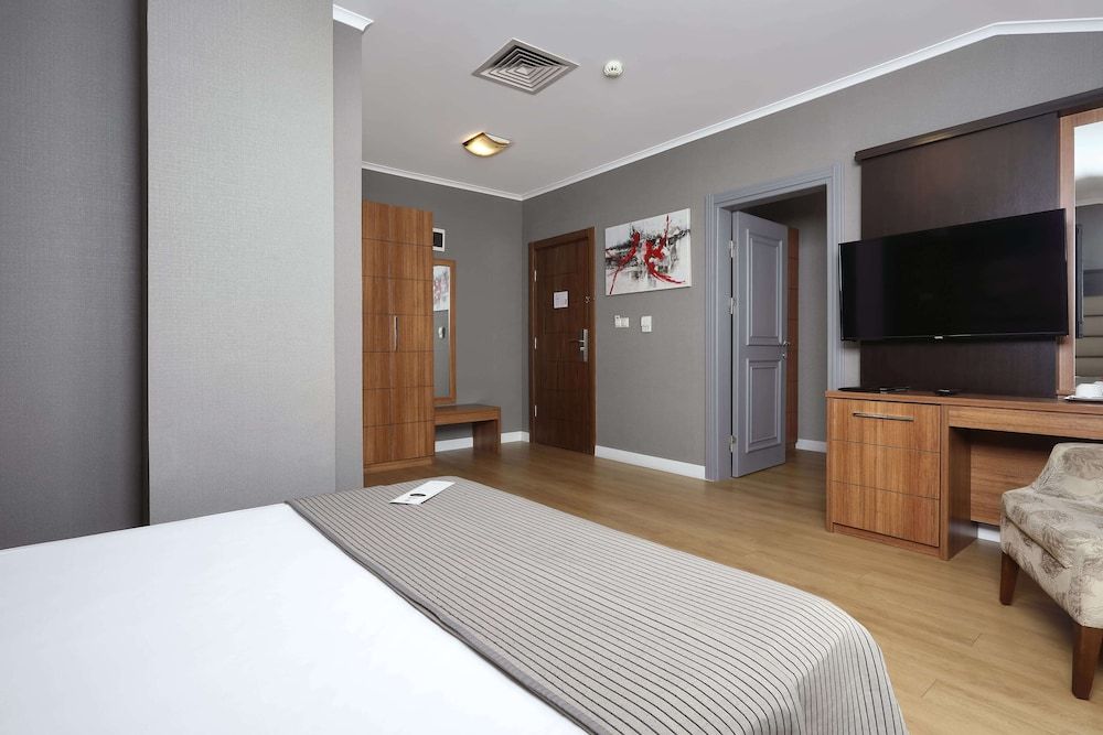 New Balturk Hotel Izmit Family Suite, Jetted Tub 3