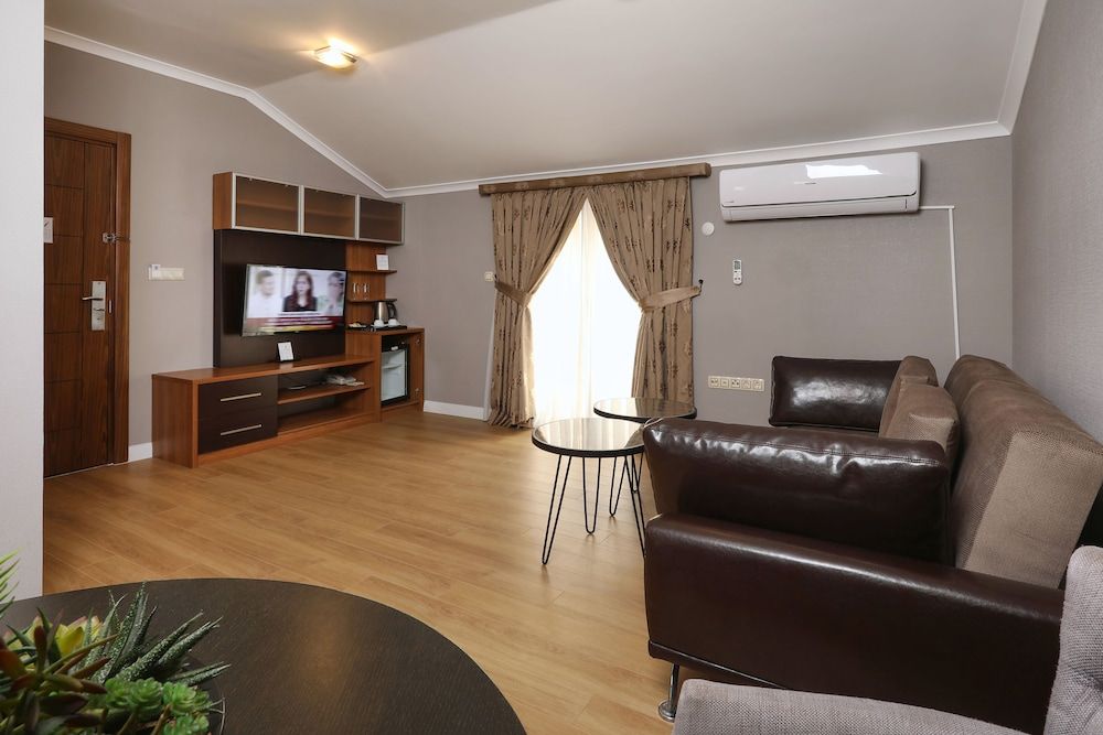 New Balturk Hotel Izmit Exclusive Suite, Jetted Tub 7