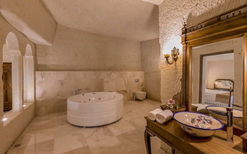 Hanedan Cappadocia Suites Honeymoon Cave Suites 4