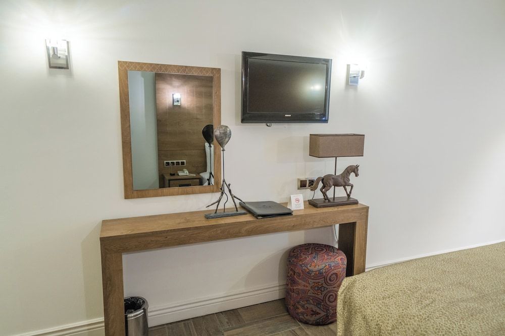 Aurasia Beach Hotel Economy Double or Twin Room 10