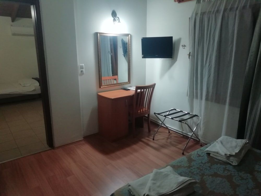 Hotel Ave Maria Family Room 5