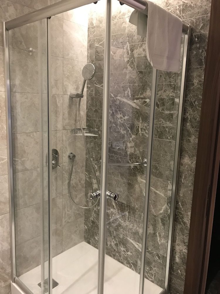 Old Port Hotel Economy Room 5