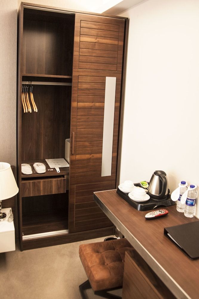 Old Port Hotel Economy Room 7