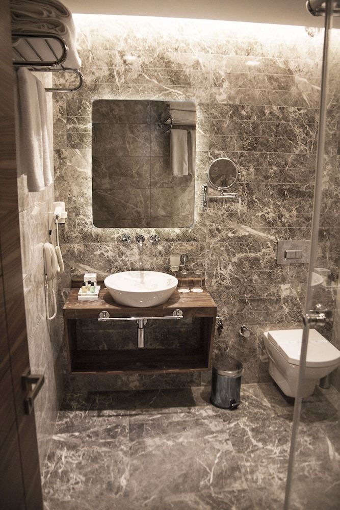 Old Port Hotel Economy Room 4