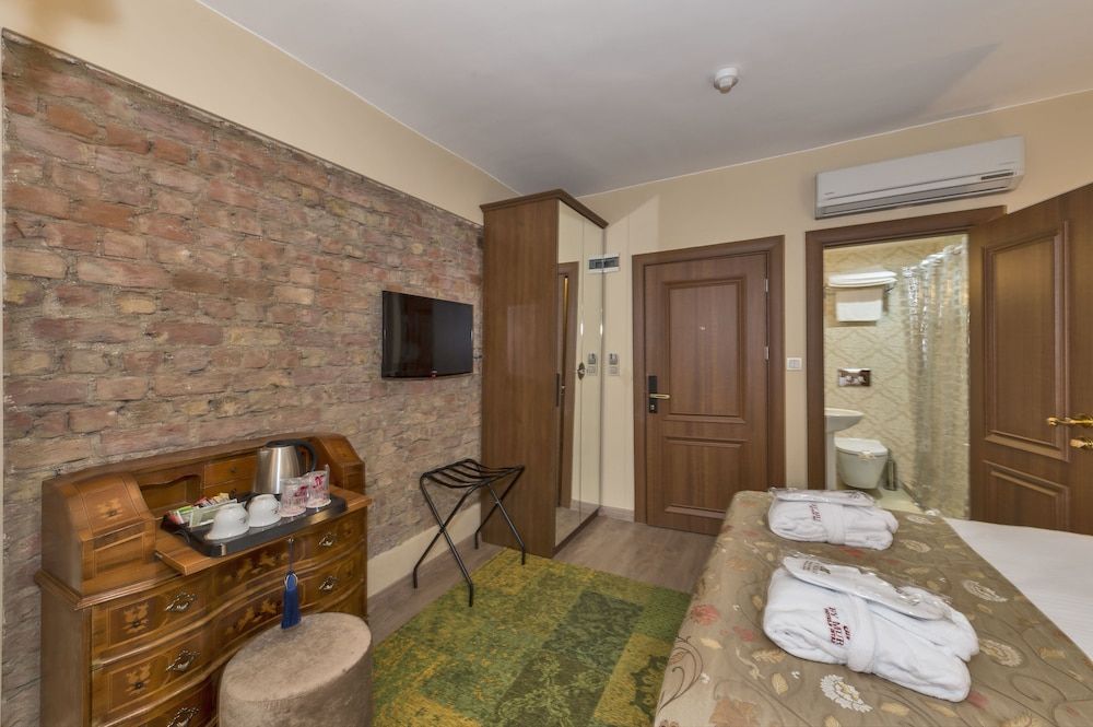 Deluxe Room, City View