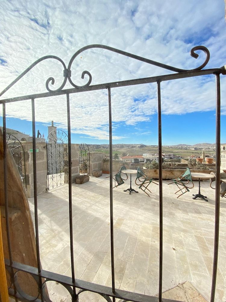 Seki Cave Suites Superior Twin or Double Room 7