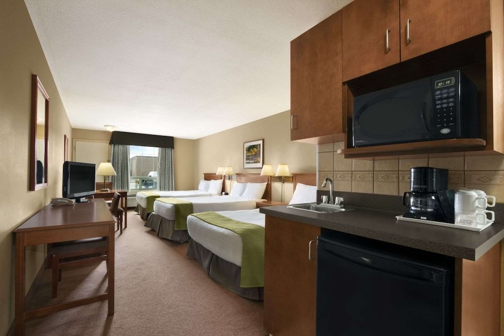 Business Room, 2 Queen Beds, Smoking