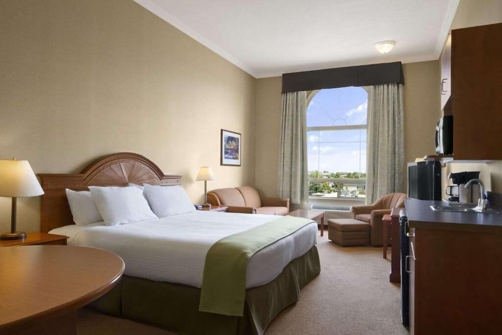 Room, 1 King Bed, Smoking, Kitchenette