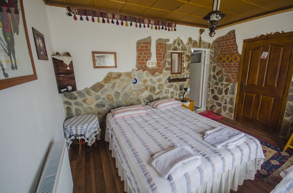 Agora Pansiyon Family Room 3