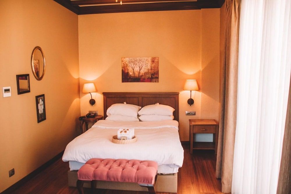 Ida Tas Konak Family Room