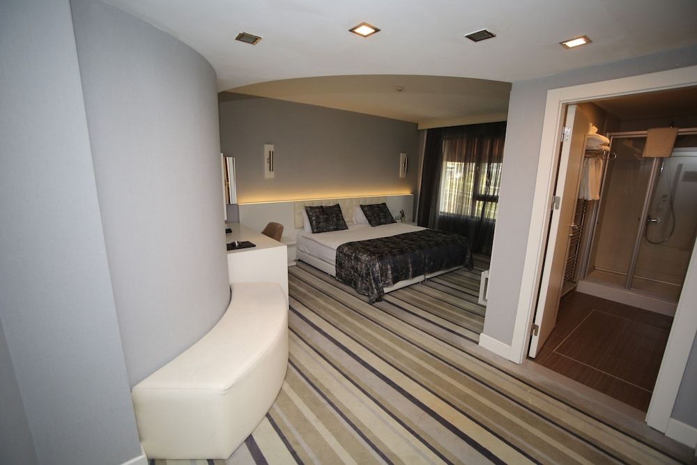 undefined Grand Nora Hotel 5