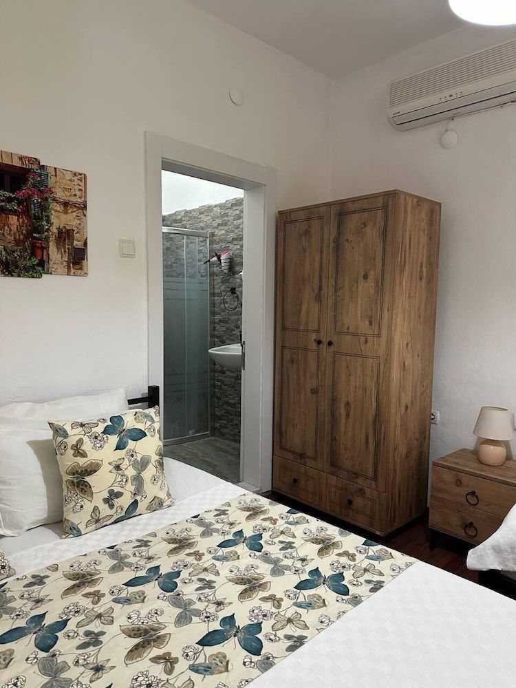 Eski Datca Pansiyon Cafe Family Room 10