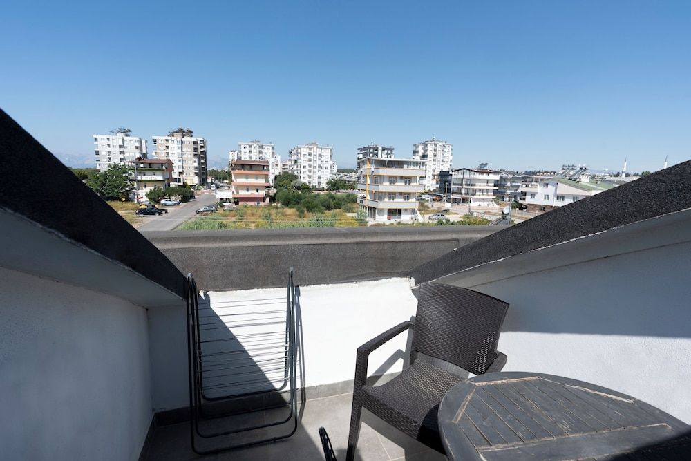 Lara Beach Homes Standard Room, 1 Queen Bed, Non Smoking, City View 3