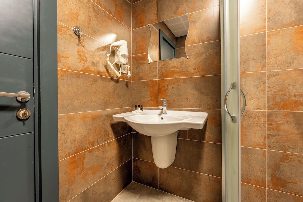 Lara Beach Homes Standard Room, 1 Queen Bed, Non Smoking, City View 5