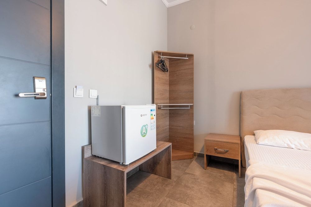 Lara Beach Homes Standard Room, 1 Queen Bed, Non Smoking, City View 6