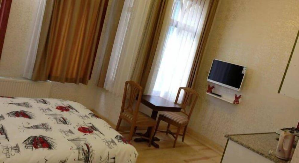 Taksimparis Apartments Studio 2