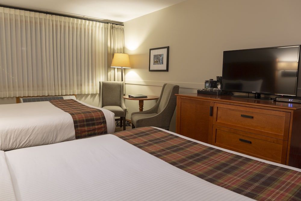 Whistler's Inn Standard Room, 2 Queen Beds 2