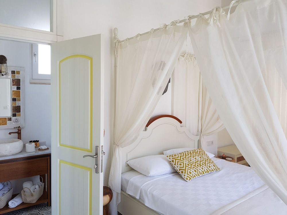 Superior Double Room, 1 Queen Bed, Balcony, Pool View