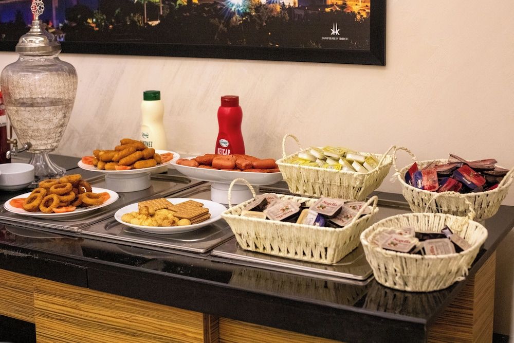 undefined Deluxe Newport Hotel - Old City 10