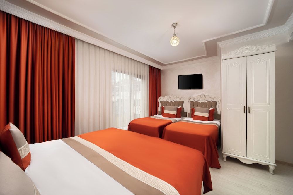 undefined Deluxe Newport Hotel - Old City 4