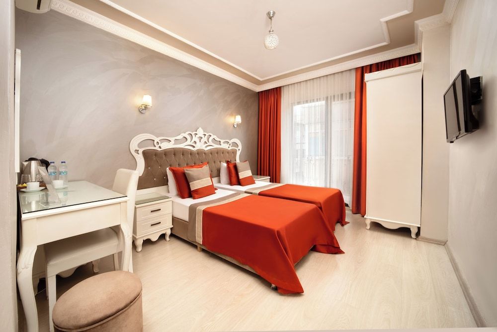 undefined Deluxe Newport Hotel - Old City 3