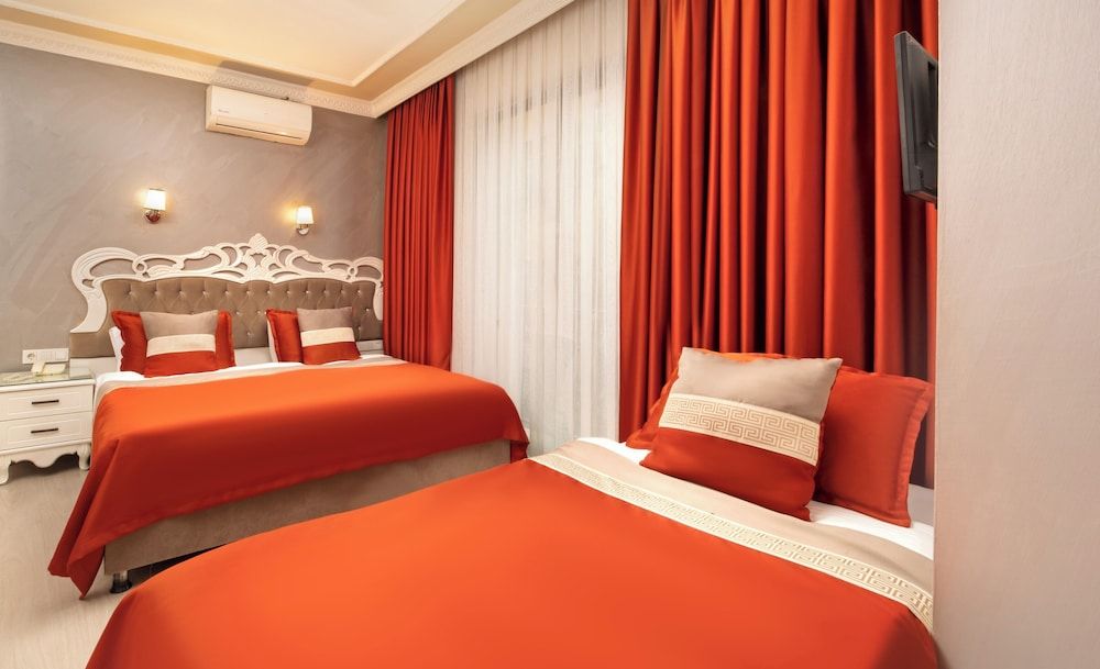 undefined Deluxe Newport Hotel - Old City 2