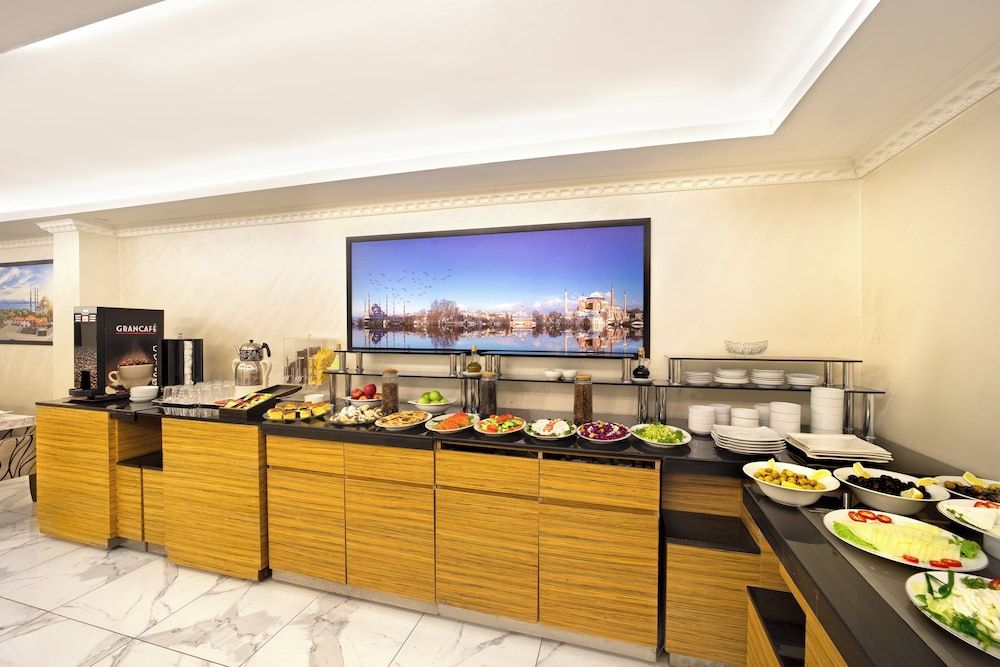 undefined Deluxe Newport Hotel - Old City 9