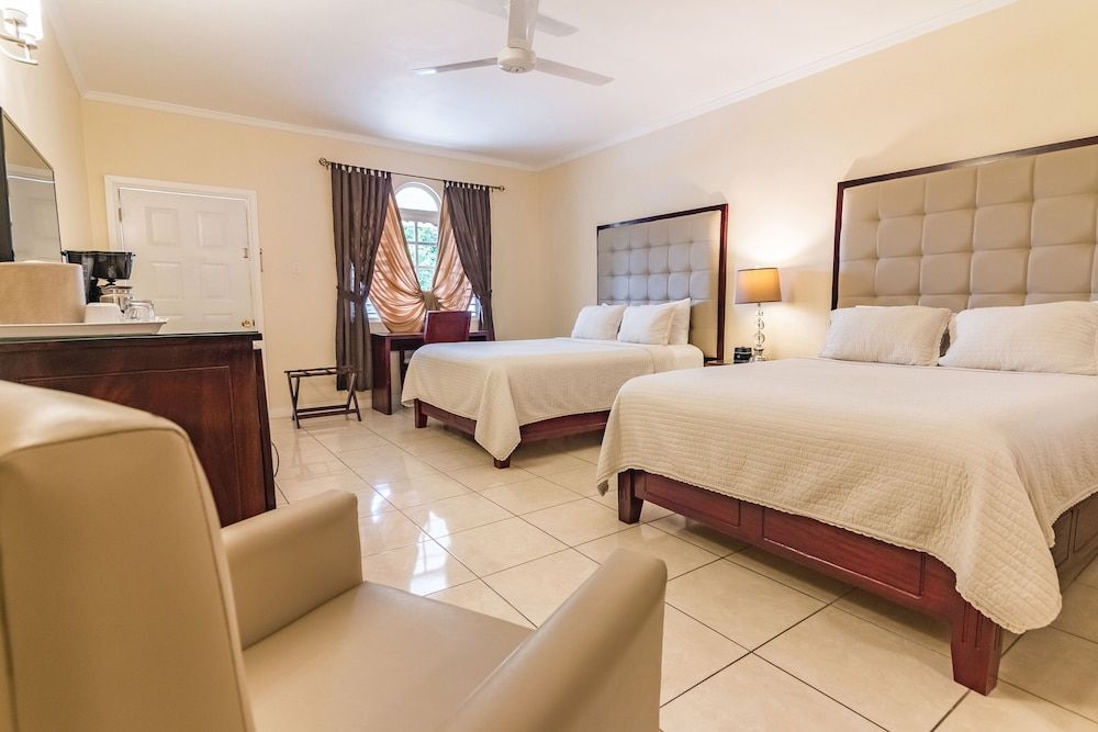 Deluxe Room (2 Queen Beds)