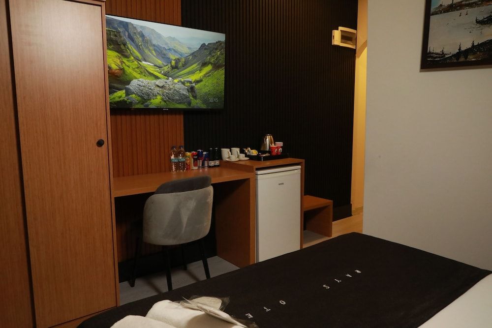 Rays Hotel Comfort Double Room 7