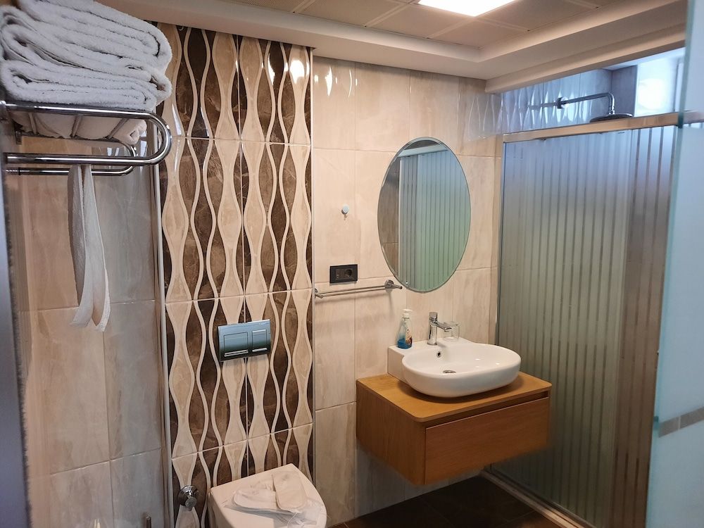 F&G Butik Hotel Triple Room, Half Basement 4