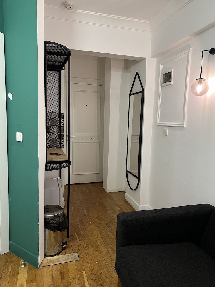 Neva Flats Standard Triple Room 6