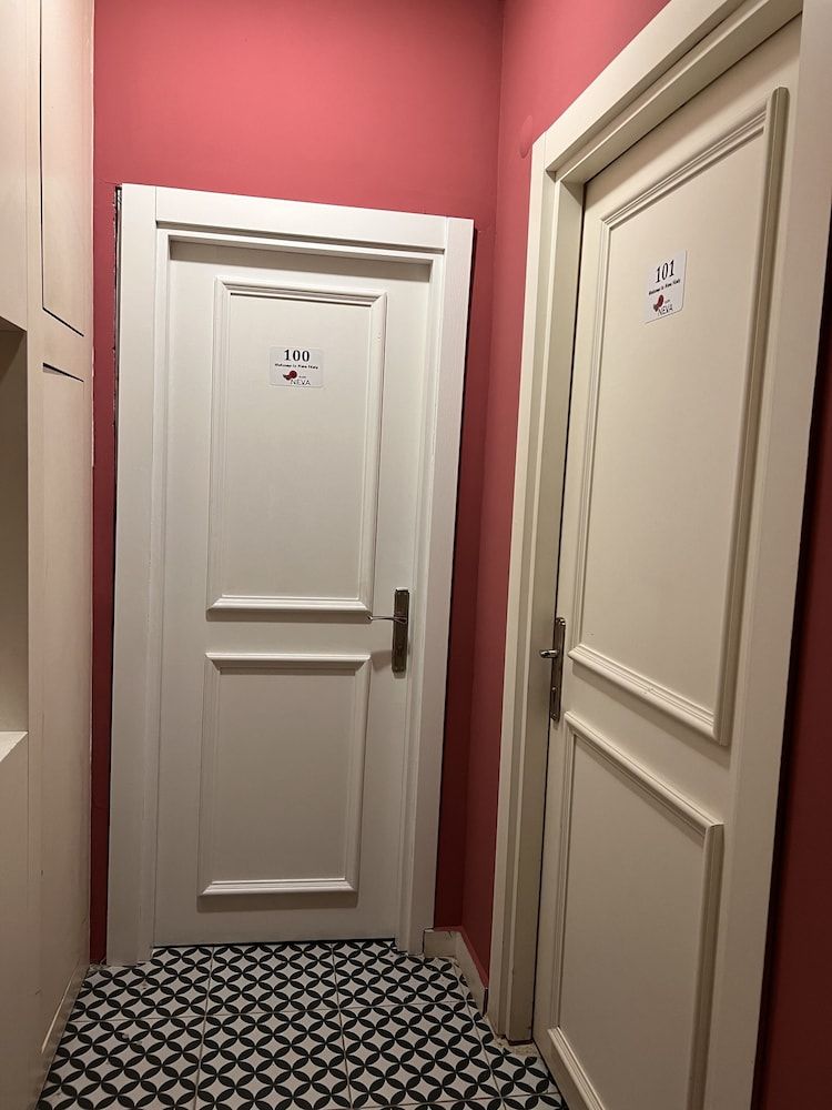 undefined Neva Flats 10