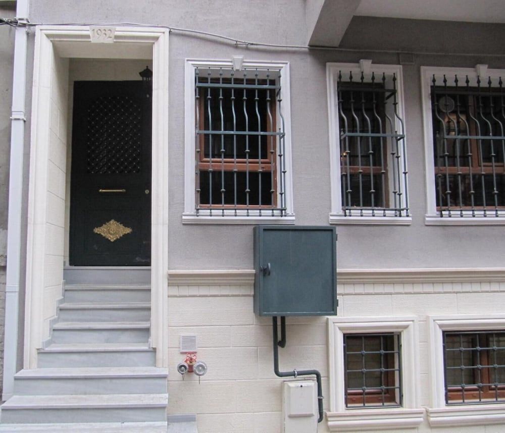 undefined Neva Flats 7