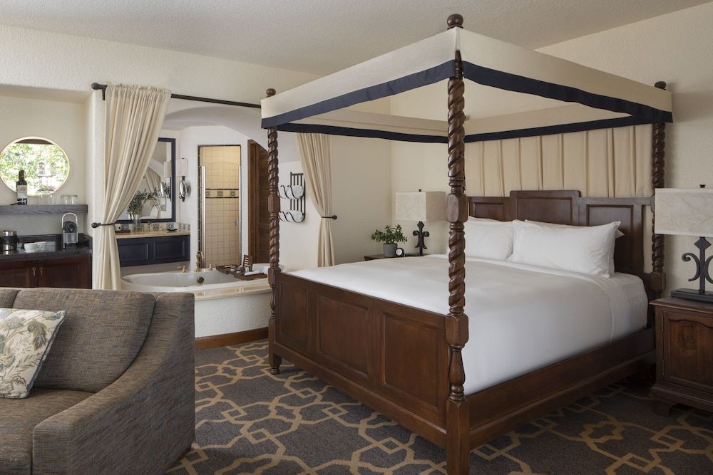 Mission Suite, 1 King Bed with Sofa bed, Non Smoking, Fireplace
