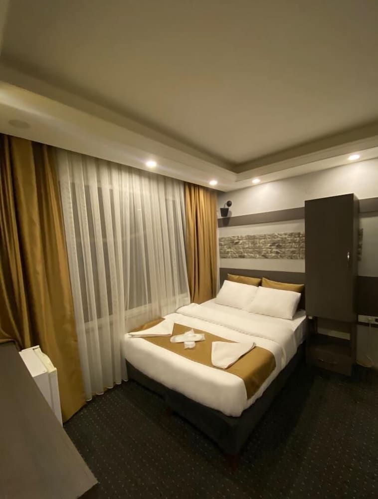 Moonlight Hotel Taksim Deluxe Double Room, City View